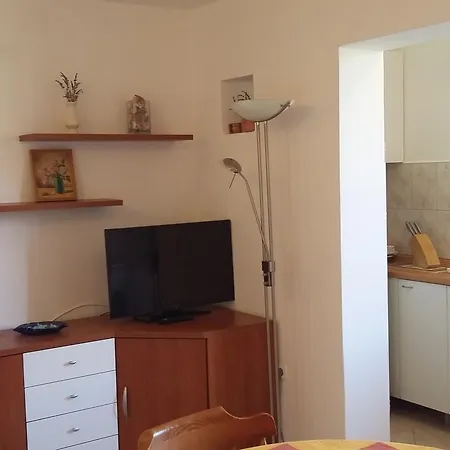 Apartman Miriam Vis Vis