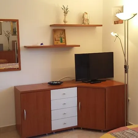 Apartman Miriam Vis Vis
